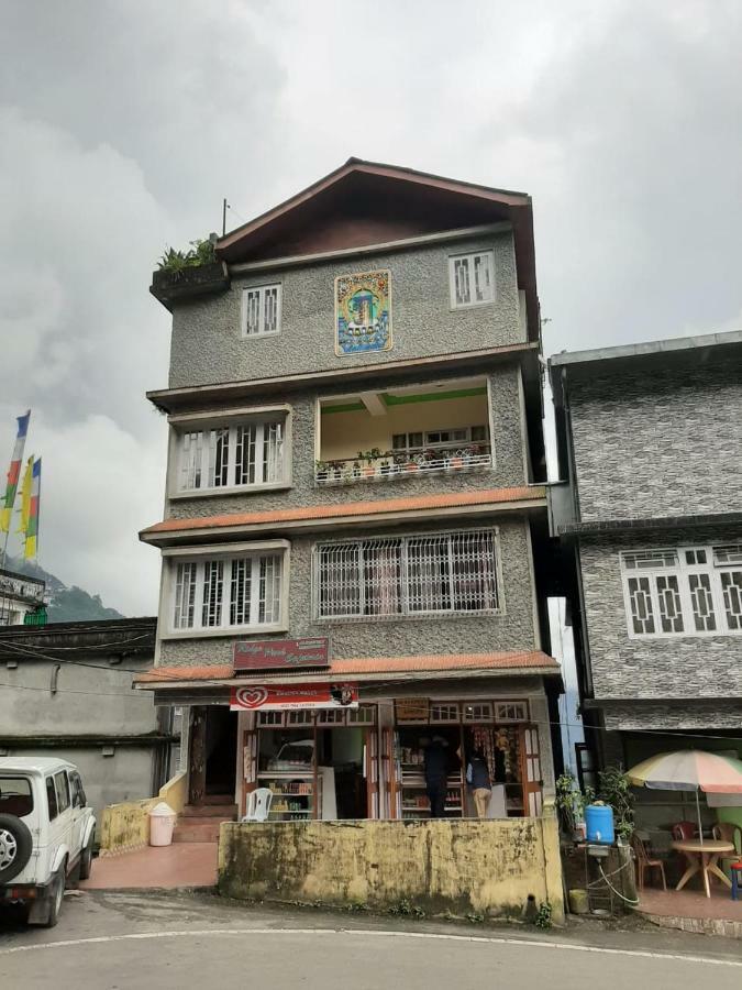 ガントク Denzong Khim Bed & Breakfast エクステリア 写真